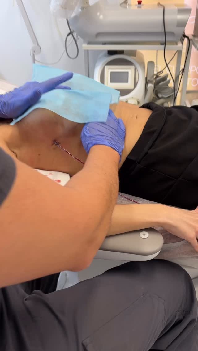Instagram post from clinicadr.jimenez. This post is in position 0.